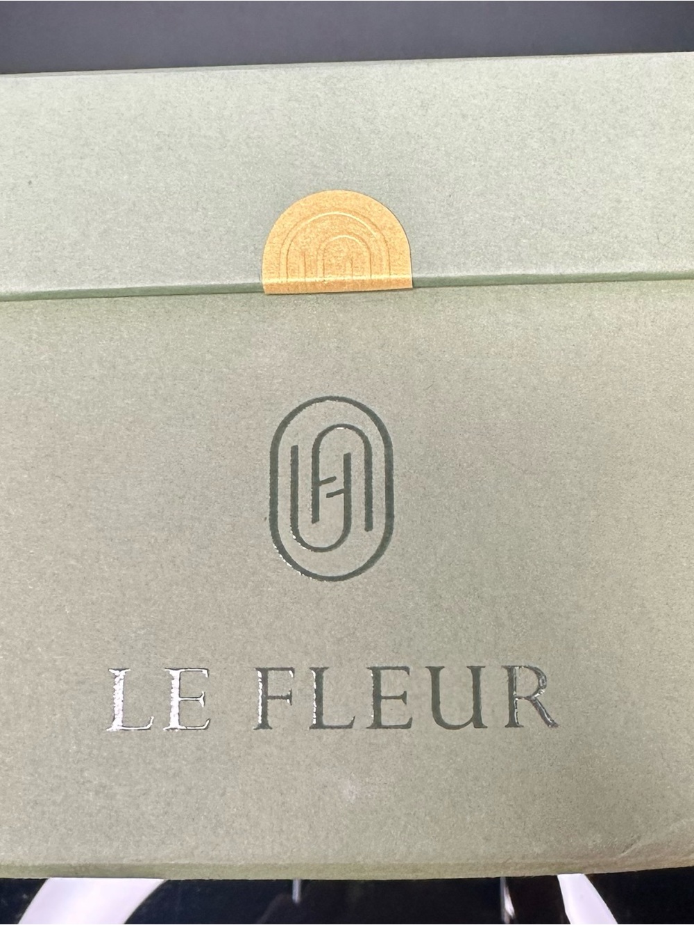 Le Fleur Seize Mai luxury scented candle, new in original box. - Picture 4 of 6